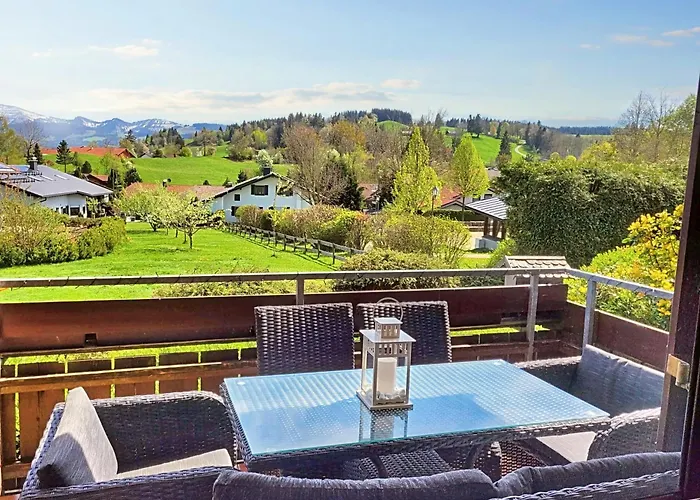 Lindners Hideaways - Bergnest Lodge - Bergblick Fewo 6 Pers Balkon Garten Hund Ski Unterkunft Luftkurort Oberreute Naehe Buchenegger Wasserfaelle Eistobel Bodensee