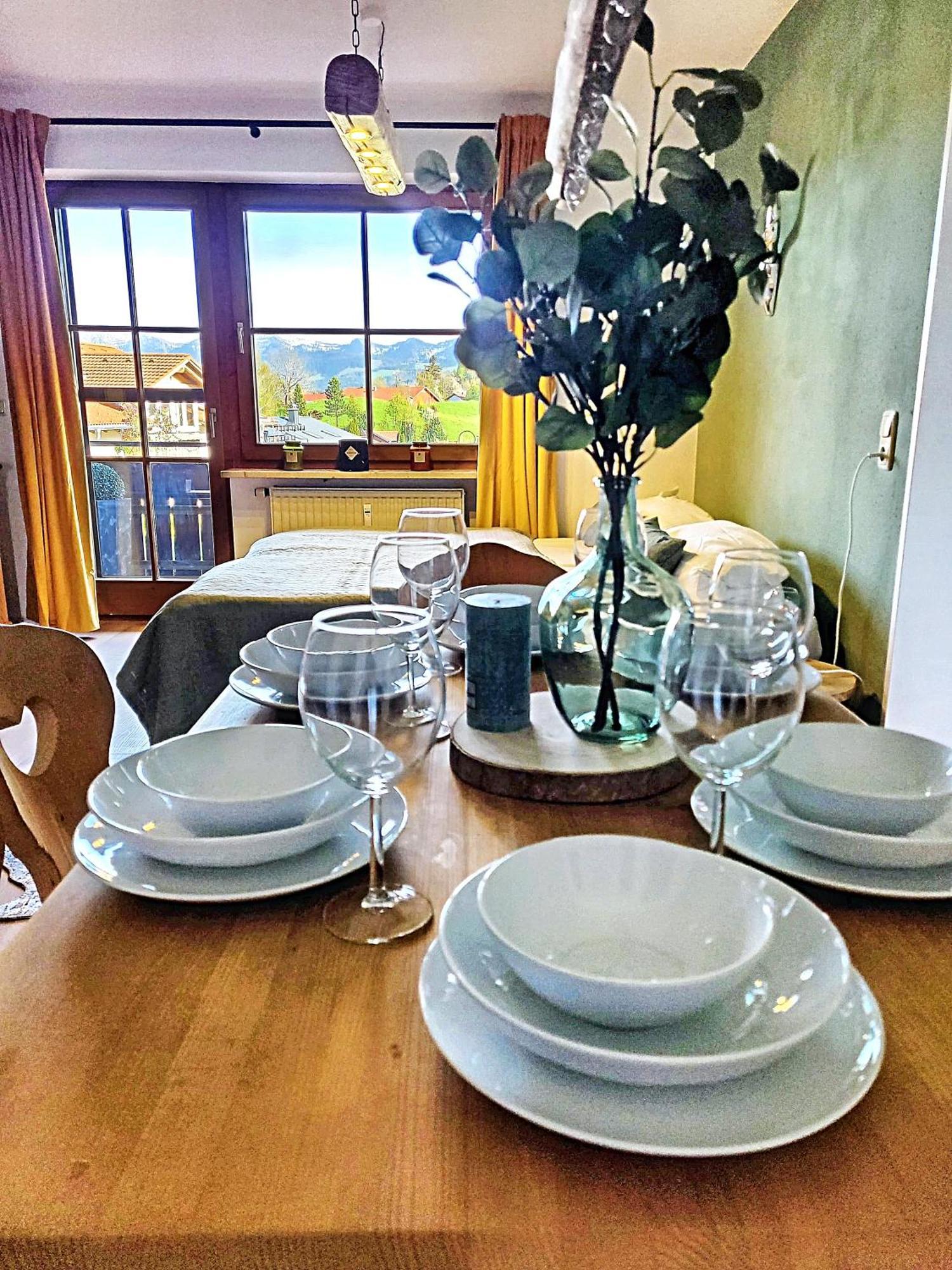 Lindners Hideaways - Bergnest - Bergblick 6 Pers Balkon Garten Hund Luftkurort Naehe Buchenegger Wasserfaelle Eistobel Bodensee Apartment *